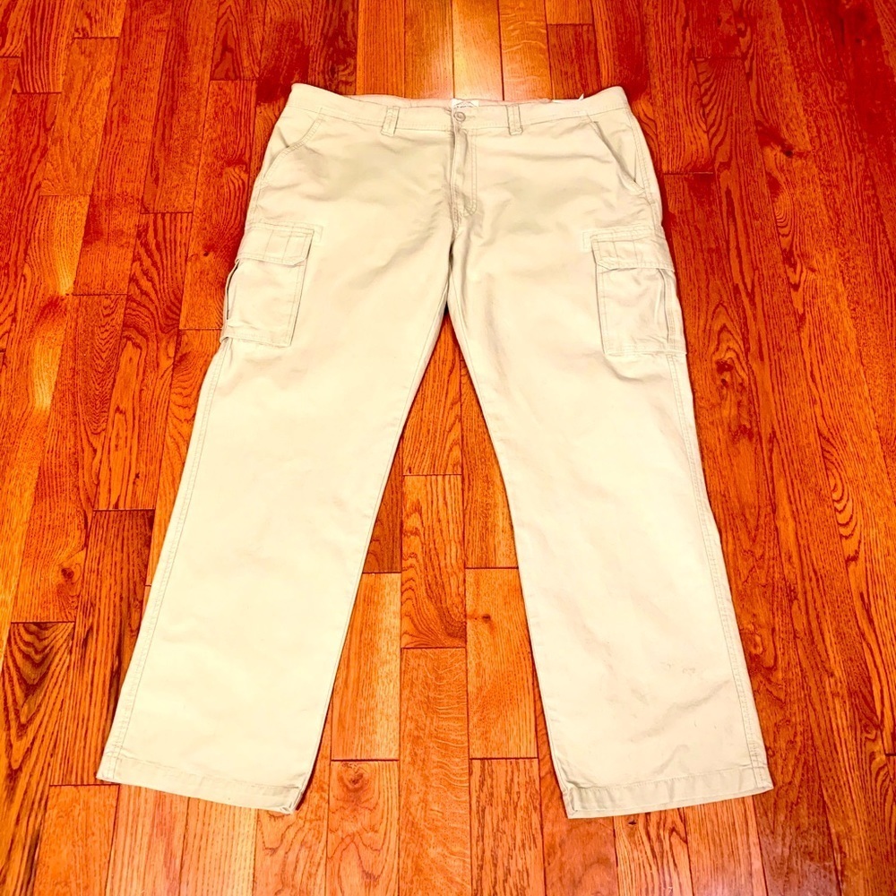 NWT ST JOHNS BAY BRITISH KHAKIS 42x32